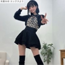 「デカ女」話題のコスプレイヤー、ミニスカ姿が「スタイル抜群」「可愛すぎ」「脚なっっっが！」
