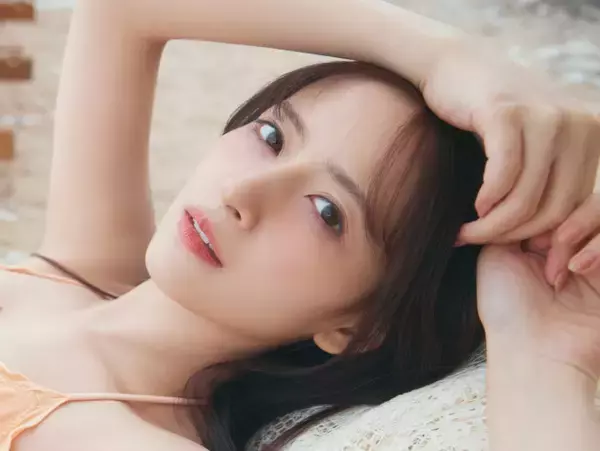 乃木坂46・金川紗耶、抜群スタイルのビキニ姿　1st写真集から水着カット解禁