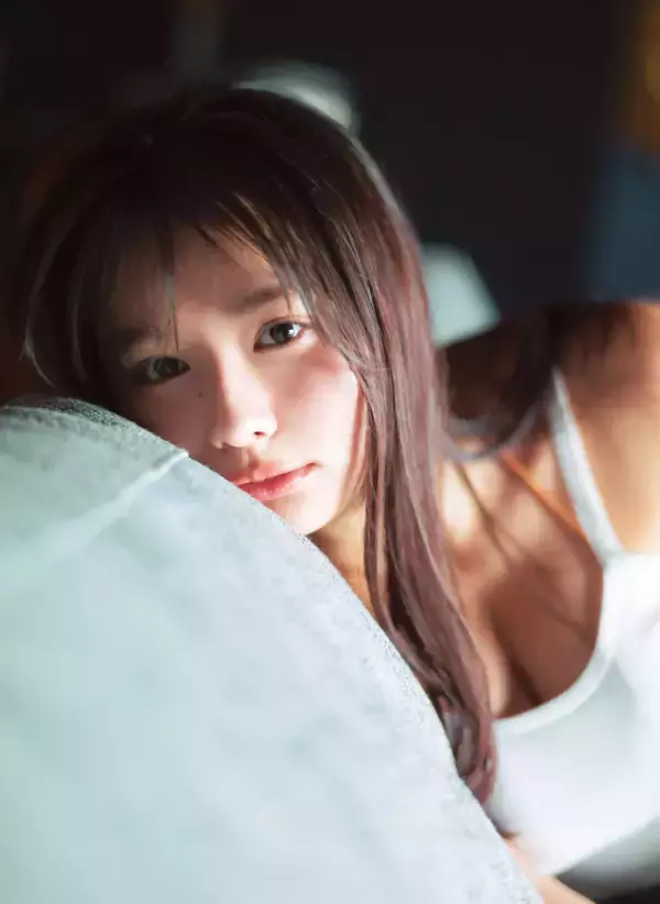 人気グラドル美女22歳、豊かなスタイル＆大人の魅力輝く最新グラビア