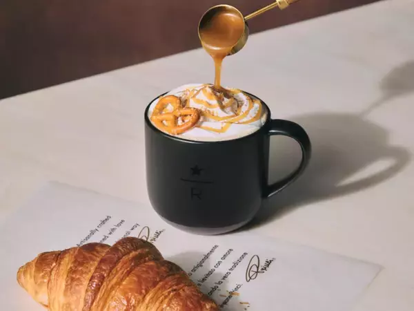 スタバ“カフェベーカリー”に新作登場！　冬に楽しめる“エスプレッソ×キャラメル”のビバレッジ