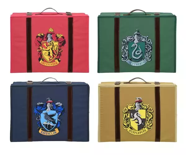 『ハリポタ』限定プライズ登場！　ホグワーツ4寮をイメージしたトランク型ボックスなど展開