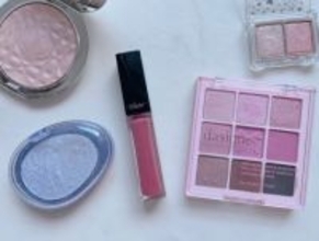 クリスマスメイクにぴったり！　元CAが選ぶ“ラメコスメ”3選を紹介＜実物レポ＞