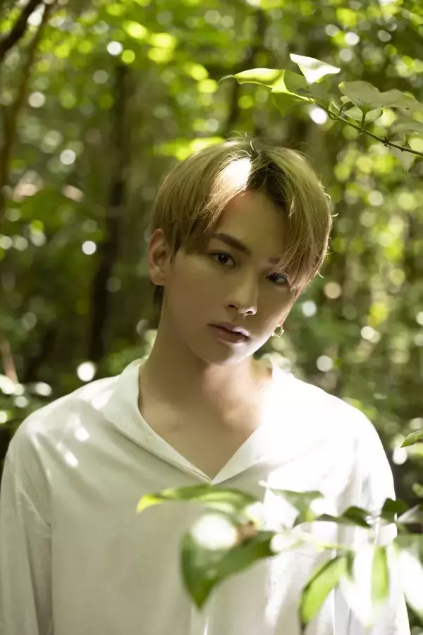 lol・佐藤友祐の写真集が発売へ！　沖縄で撮影したナチュラルなショットを披露