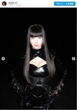 TWICE モモ“スパイ風”衣装でファンを魅了！　「爆ビジュ美人」「可愛すぎ」など反響集まる