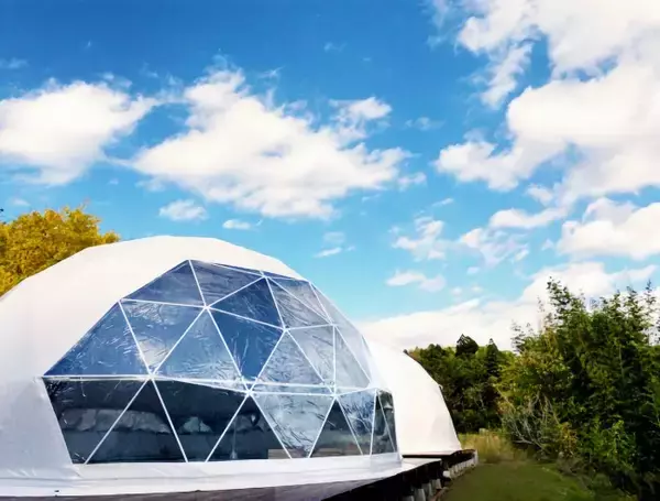 千葉に“1日2組限定のグランピング施設”誕生！　プライベートサウナやシーシャなどが完備