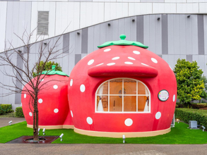 サンリオ「いちごのお家」がお台場に誕生！　期間限定の展示やグッズ＆スイーツを展開
