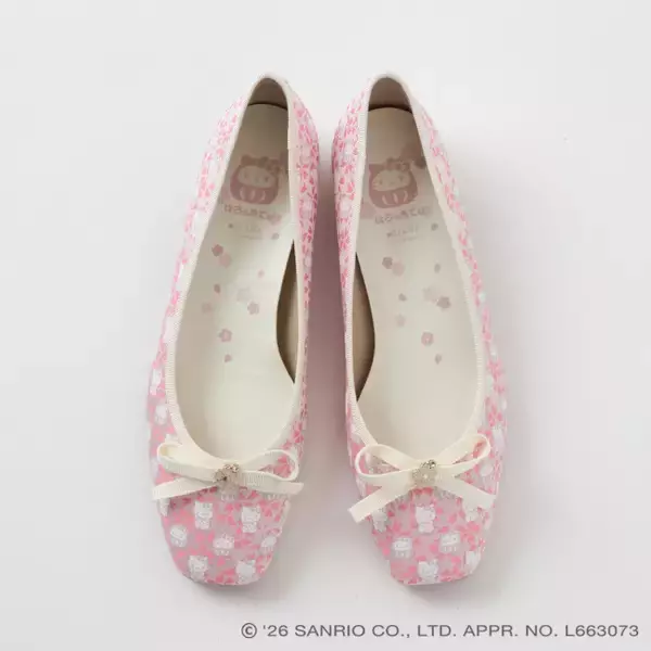 サンリオ×「ダイアナ」新シリーズ登場！　招き猫姿のハローキティを桜柄西陣織にデザイン