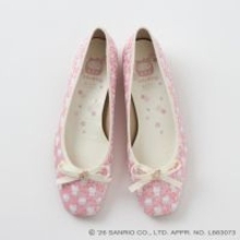 サンリオ×「ダイアナ」新シリーズ登場！　招き猫姿のハローキティを桜柄西陣織にデザイン