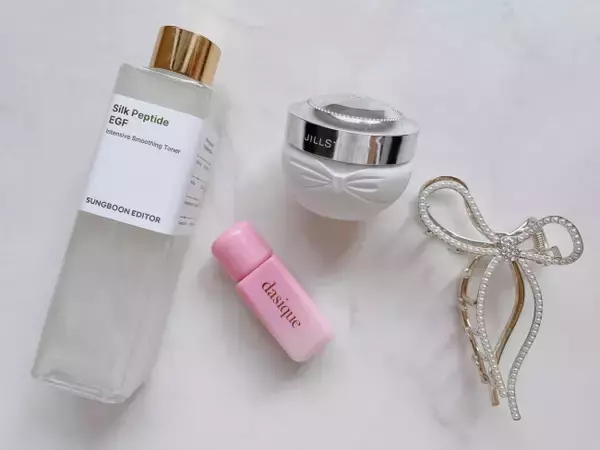 元CAが選ぶ11月のお気に入りコスメ3選！　しっとりクリームチークは“ぽんぽん3点置き”がポイント