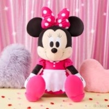 “ミニーマウスたち”のナムコ限定プライズが登場！　おそろい衣装のバレンタイン向けデザイン