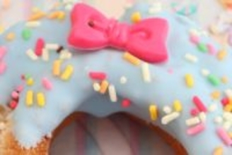 東京ディズニーランドの“青いドーナツ”食べてみた！　スッキリとした後味で食べやすい意外な味わい＜実物レポ＞