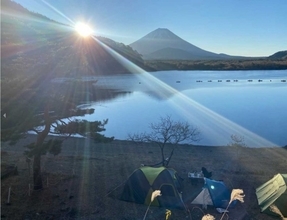 山梨に“富士山と湖を望むキャンプ場”オープン！　併設ホテルの露天風呂＆サウナも利用可能