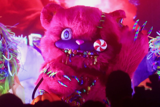 USJの新顔「ハミクマキャンディ」の“声”にネットざわつく　「声おっさんなの!?」「意外すぎた」〈取材レポ〉