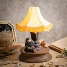 『ファンタビ』ベビーニフラーが可愛いランプに！　アクセを飾れば狙われているように見える