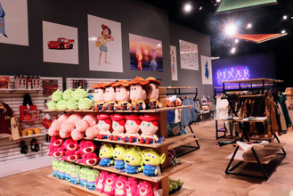 「ピクサーの世界展」で何買う？　500種類以上の中からおすすめアイテムを厳選＜実物レポ＞