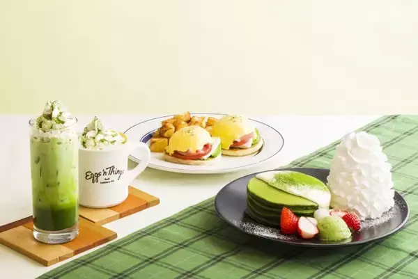「Eggs ’n Things」期間限定メニュー発売へ！　濃厚な抹茶ガナッシュが溢れ出すパンケーキ