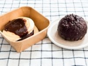 「ローソン」新作スイーツを発売前に試食！ “チョコがとろ～り”温めて食べるパンケーキに驚き＜実物レポ＞