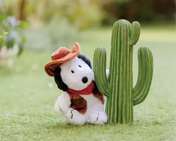 「“スヌーピー”のぬいぐるみポーチが再登場！　カウボーイ姿の2026年限定デザイン」の画像