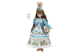「リカちゃん」×ピーターラビットが初コラボ！　上品なワンピース＆うさ耳カチューシャスタイルで登場