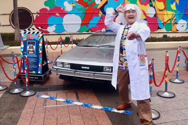 USJに『BTTF』ドク＆タイムマシンが10年ぶりに復活！　ブルース・ブラザーズも17年ぶりに再登場〈取材レポ〉