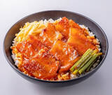「セブンイレブンの“韓国グルメフェア”、第1弾は6．1から！　サムギョプサル丼やチーズキンパなど登場」の画像1