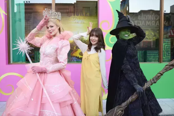 USJ×『ウィキッド』コラボ再び！　エルファバ＆グリンダ再登場、新グッズも公開