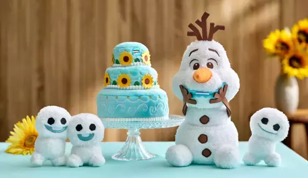 『アナ雪』の新コレクションが「ディズニーストア」に登場！　爽やかな水色のトートバッグなど展開