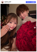 人気カップルYouTuberが婚約を発表！　復縁して5年の記念日にプロポーズ　指輪はハリー・ウィンストン