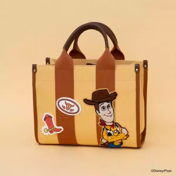 『トイ・ストーリー』×「サマンサタバサ」がコラボ！　ウッディのワッペン付きバッグなど登場