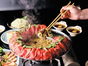 新感覚の肉料理「炊き肉」が登場！　肉で野菜を巻いて食べるヘルシーな鍋メニュー