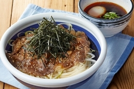 「丸亀製麺」神戸牛シリーズ第4弾！　スタミナ満天のつけうどん＆焼肉丼が新登場