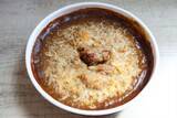 「ローソン“名店監修”カレーは本格的な味わい！　牛肉がゴロッとのった焼きカレーが超贅沢＜試食レポ＞」の画像1