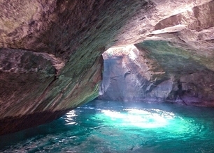 「まるで海外絶景ランキング」が発表！　1位はイタリア“青の洞窟”のような静岡のスポット