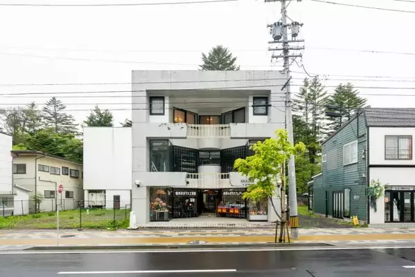 「軽井沢に“マンション型の貸別荘”誕生へ！　高級感あふれる家具を備えた特別空間」の画像