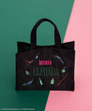 「『ウィキッド』×「Maison de FLEUR」がコラボ！　二人の魔女の魅力を表現したトートなど4型登場へ」の画像1