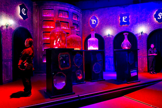 USJで「リップモンスター」のサンプル貰える！　「KATE」コラボの新感覚アトラクションはホラー苦手でも大丈夫〈取材レポ〉