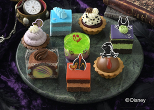 “ディズニーヴィランズ”のプチケーキ登場！　今年はアースラのムースケーキも展開〈銀座コージーコーナー〉