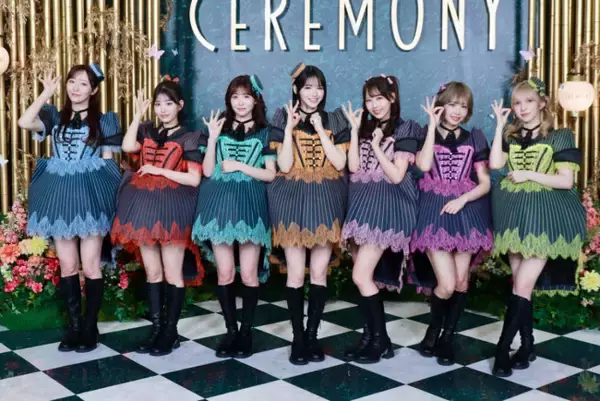 FRUITS ZIPPER、スタイル抜群ミニ丈衣装で登場！ ギャップ感じる甘辛デザイン＜Mrs. GREEN APPLE presents 『CEREMONY』＞