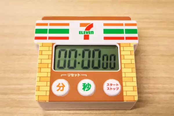 セブンイレブン「福袋2026」を発売前に開封！　街中で見る店頭がまさかのグッズに変身