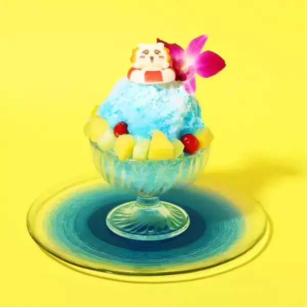 沖縄「ちいかわレストラン」に“シーサーのかき氷”登場！　浮き輪で浮かぶ様子を表現