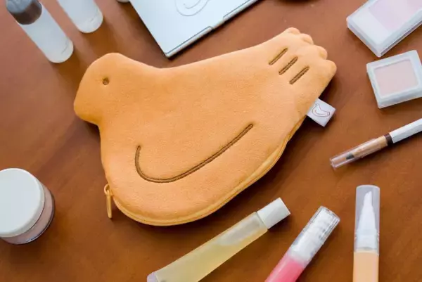 「鳩サブレー」グッズが1日限定オンライン販売実施！　もこもこポーチや不思議なグラスを展開