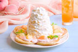 「Eggs ’n Things「白桃のパンケーキ」登場！　果実感が楽しめるドリンクや特製ジャークチキンも展開」の画像1
