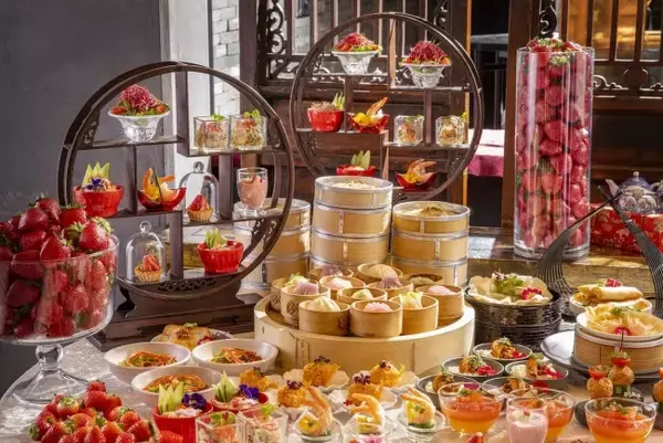 「ヒルトン東京“チャイニーズアフタヌーンティー”開催！　フレッシュいちごも食べ放題」の画像