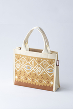 ココス「冬の福袋」が発売決定！　ニットバッグに紅茶セットや食事券をイン