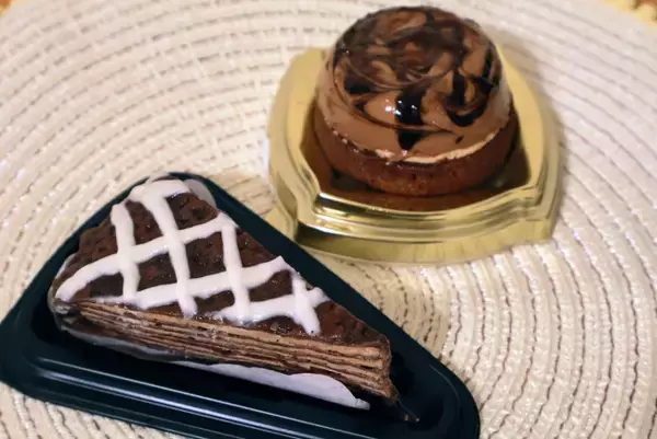 ファミマ、濃厚チョコスイーツがご褒美にぴったり！　洋酒香る大人のミルクレープに感動