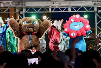 大阪万博×USJのコラボステージ大盛況！　ミャクミャク×ハミクマ×ゾンビが全力でダンス〈取材レポ〉