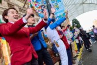 USJ、きょう25周年！　過去最多のクルー約650人がゲストを笑顔でお出迎え