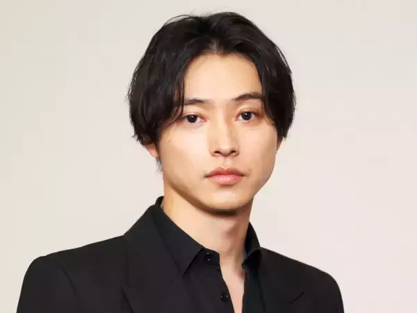 山崎賢人＆NCT人気メンバーがパリで再会！　「夢の共演」「眼福」などファン歓喜