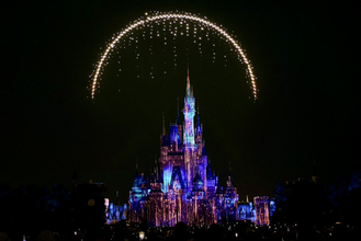 東京ディズニーランド初のドローン　粋な演出がSNSで話題「最高すぎ」「見たかった景色」