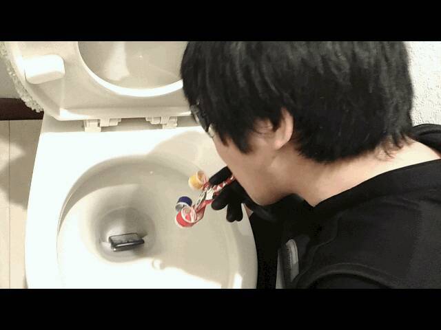 トイレに落としたスマホを ミッション インポッシブル風 に救ってみた 18年2月15日 エキサイトニュース 3 3